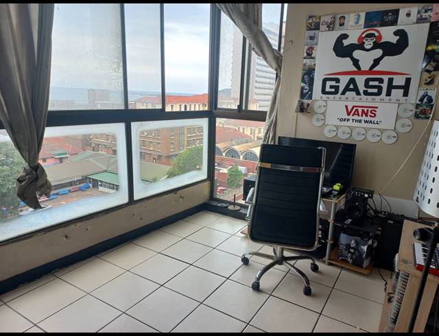 1.5 BEDROOM FLAT FOR SALE IN SOUTH BEACH